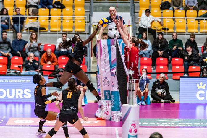 Anna-Adelusi-Roma-volley
