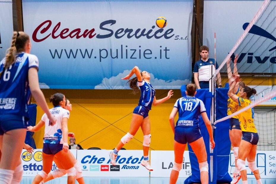 Nicole-Mastrangelo-volley
